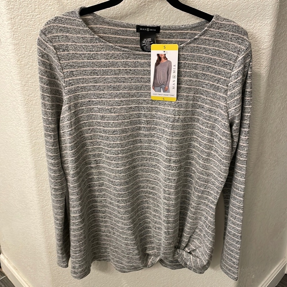 NWT Max & Mia crew neck gray and white striped twist bottom top small & medium